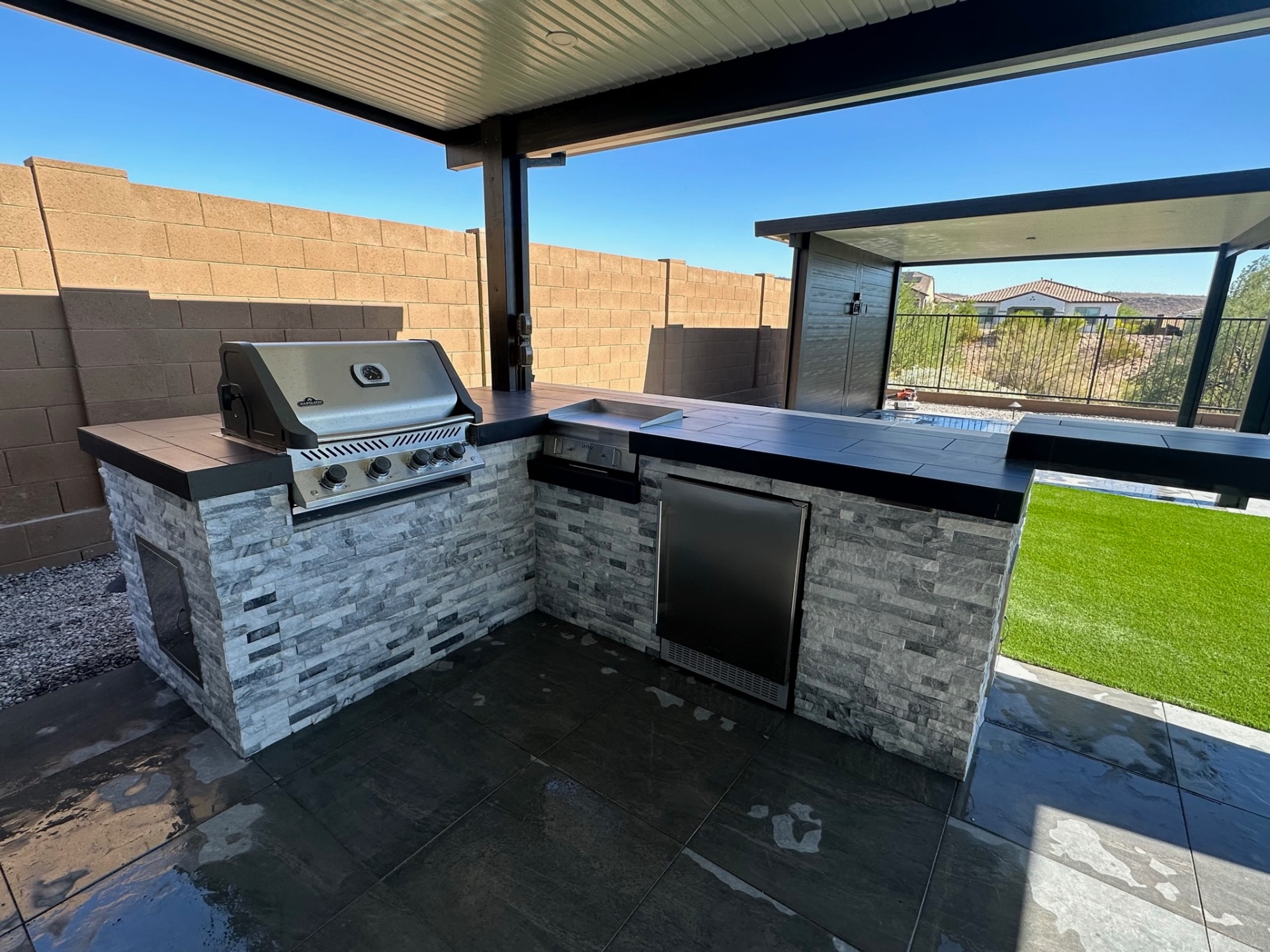 L-Shaped Stacked Stone Kitchen